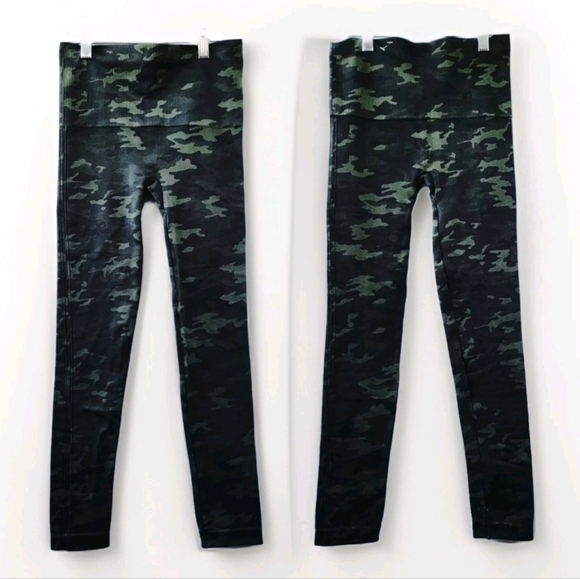 SPANX Look At Me Now Size Medium Seamless Green Camo Ankle Length Leggings - Picture 1 of 14
